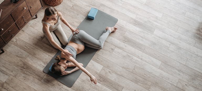 fitness trainer Fujairah working with a pregnant client