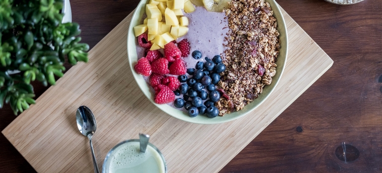 Healthy food on the plate - one of the latest fitness training trends in the UAE.