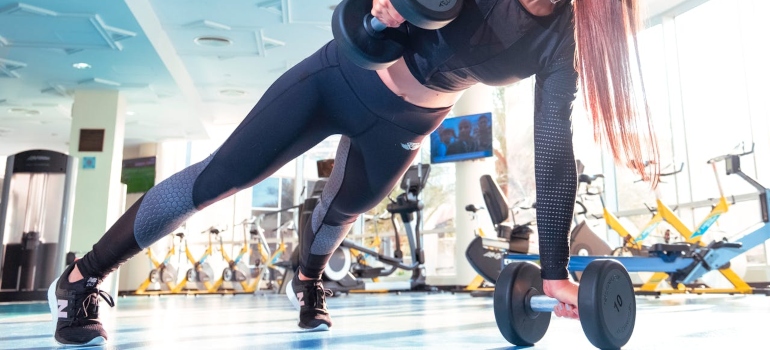 A woman working out and following weekend fitness guide for busy professionals in Dubai