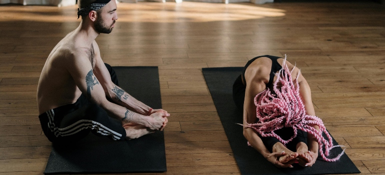 two people talking about how to prevent injuries when training outdoors